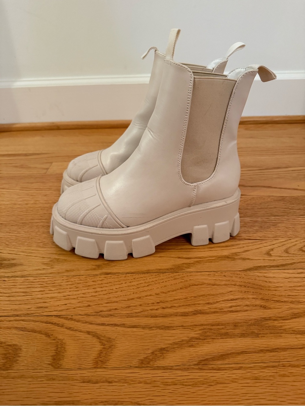 Platform Chunky Chelsea Ankle Boots in Light Cream Sz EU 37